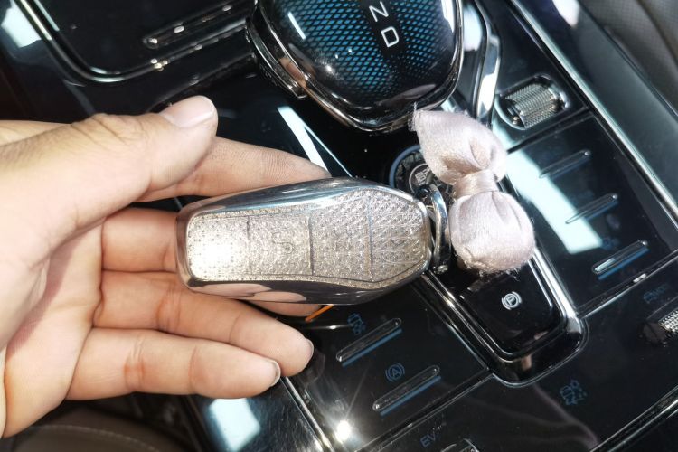 比亚迪 汉 2023款 DM-i 冠军版 121KM 尊荣型中控内饰11