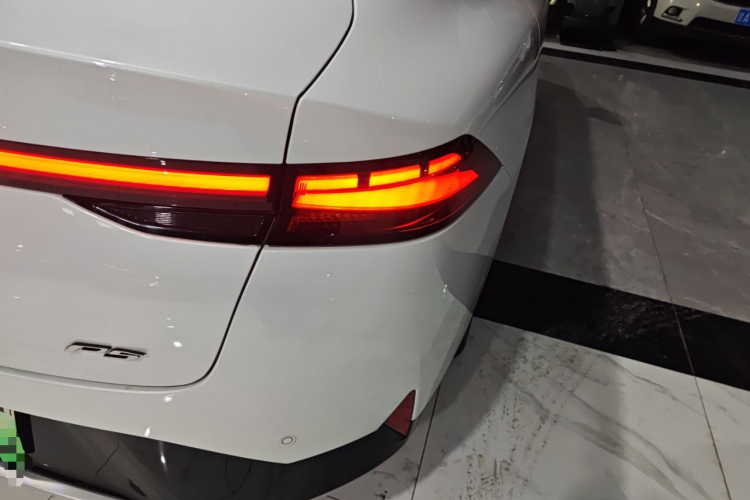 小鹏P5 2022款 550E车身外观6006