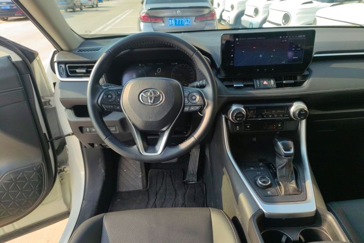 丰田 威兰达 2023款 双擎 2.5L E-CVT四驱尊贵版局部细节13