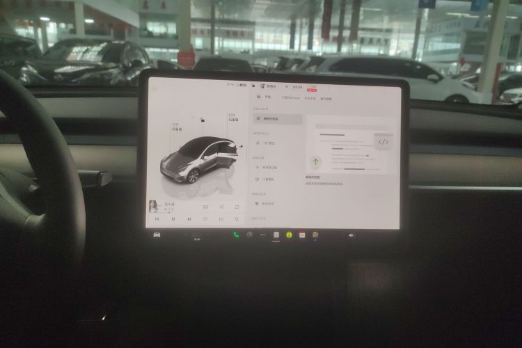 特斯拉 Model Y 2022款 改款 长续航全轮驱动版中控内饰16