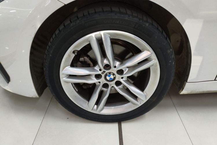 宝马1系 2023款 120i M运动曜夜版车身外观6007