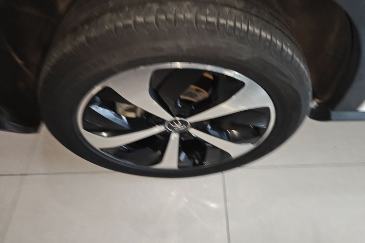 比亚迪 宋PLUS新能源 2021款 DM-i 51KM 尊荣型车身外观6008