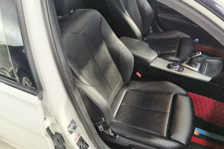 宝马3系 2018款 320i M运动曜夜版局部细节41