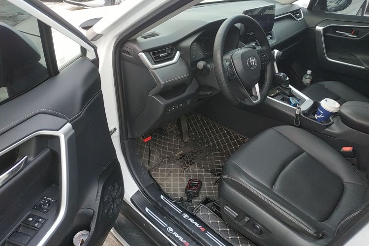 丰田 RAV4荣放 2023款 2.0L CVT两驱20周年铂金纪念版中控内饰20