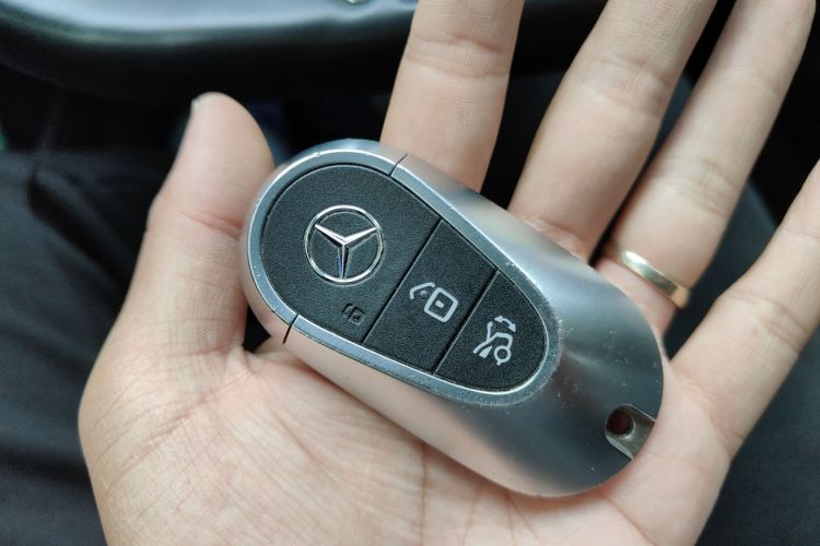 奔驰C级 2022款 C 200 L 运动版中控内饰11