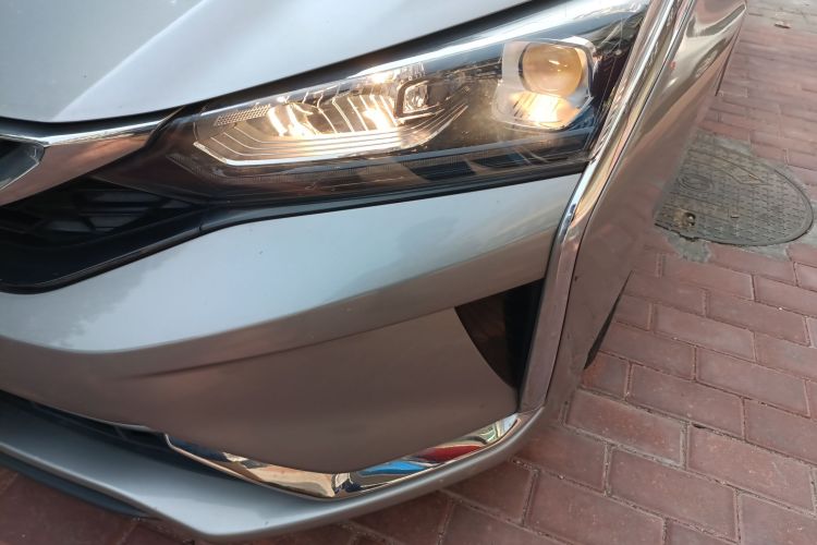 东风风神 奕炫 2021款 230T 自动荣耀版车身外观36