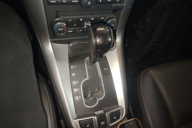 雪佛兰 科帕奇 2014款 2.4L 四驱旗舰版 7座中控内饰18