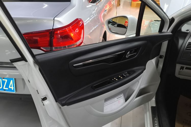 雪铁龙 世嘉 2013款 三厢 1.6L 自动品享型中控内饰7007