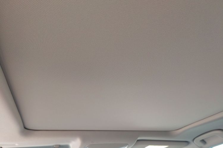 丰田 威兰达 2023款 双擎 2.5L E-CVT四驱尊贵版局部细节22