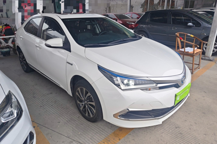 丰田 卡罗拉 2017款 改款双擎 1.8L E-CVT精英版车身外观3