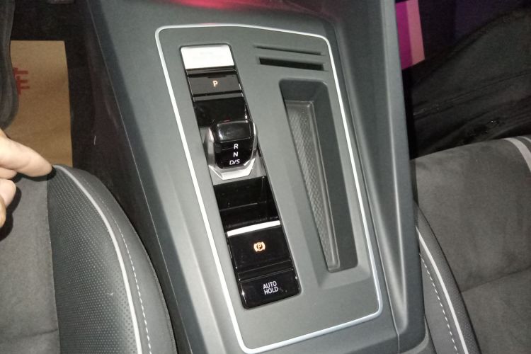 大众 高尔夫 2023款 改款 280TSI DSG R-Line Lite中控内饰18