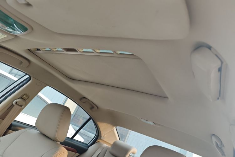 荣威350 2014款 1.5L 自动迅悦版中控内饰22