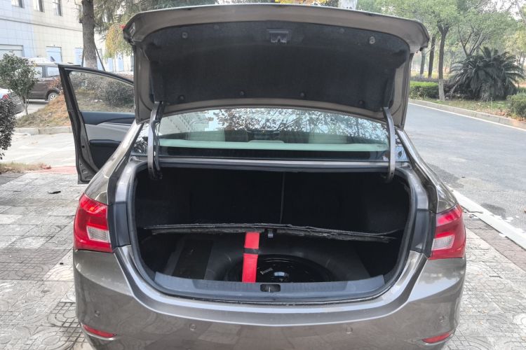 别克 英朗 2015款 15N 自动精英型机舱底盘23