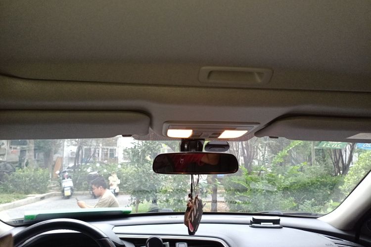 本田 思域 2016款 220TURBO CVT尊贵版局部细节22