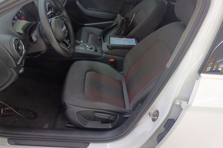 奥迪A3 2018款 30周年年型 Limousine 35 TFSI 进取型中控内饰19