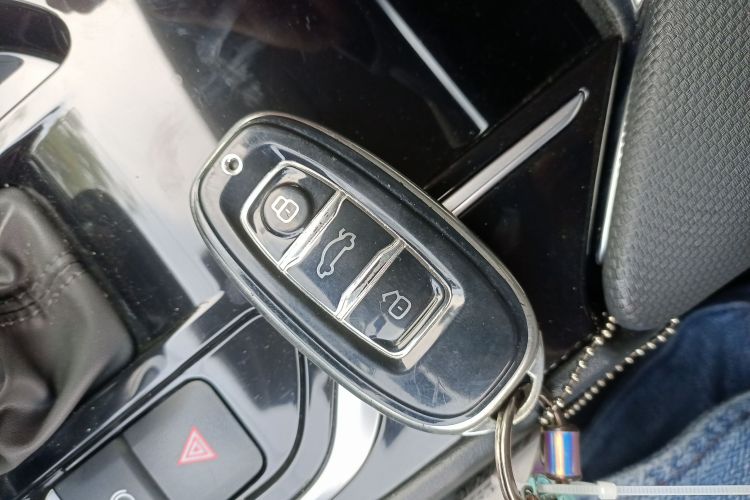 红旗E-QM5 2023款 改款 基础出行版中控内饰7001