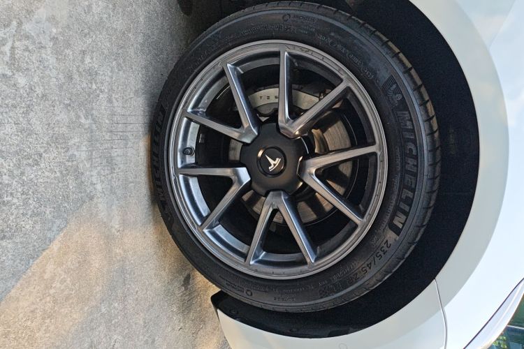 特斯拉 Model 3 2022款 后轮驱动版车身外观10