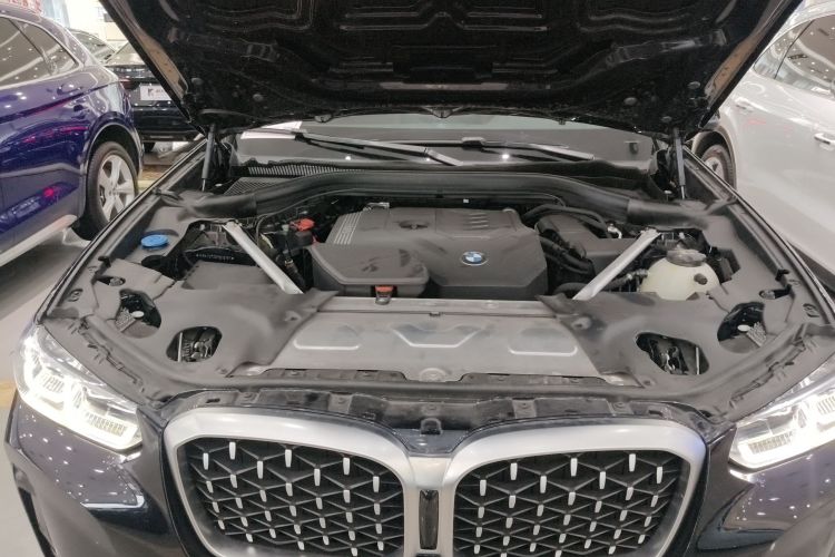 宝马X4 2022款 xDrive 25i M运动套装机舱底盘24