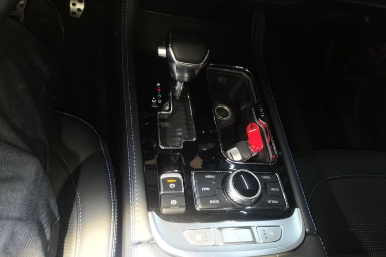 北京越野 北京BJ40 2019款 PLUS 2.3T 自动四驱尊享版 国VI中控内饰18