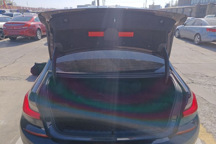 宝马3系 2020款 改款 325i M运动曜夜套装机舱底盘23