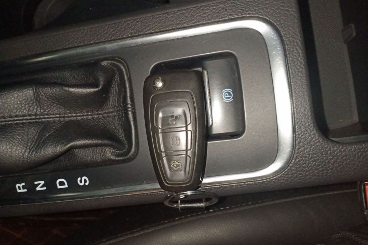 福特 翼虎 2017款 EcoBoost 180 两驱铂翼型中控内饰7001