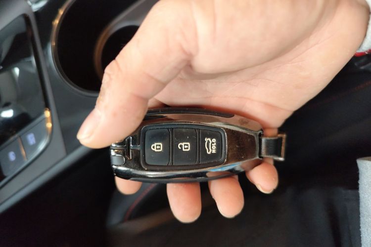 现代 伊兰特 2022款 240TGDi DCT LUX尊贵版中控内饰7001