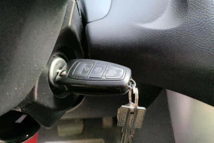 福特 福克斯 2018款 两厢经典 1.6L 自动舒适型智行版中控内饰7001