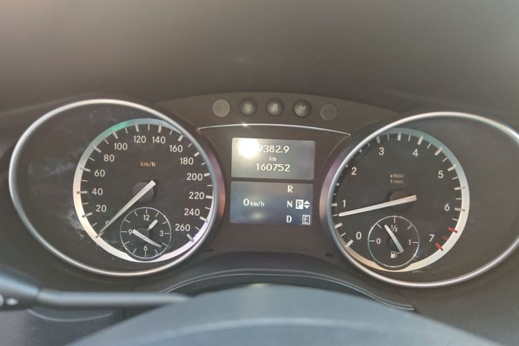 奔驰R级 2017款 R 320 4MATIC 商务型臻藏版中控内饰14