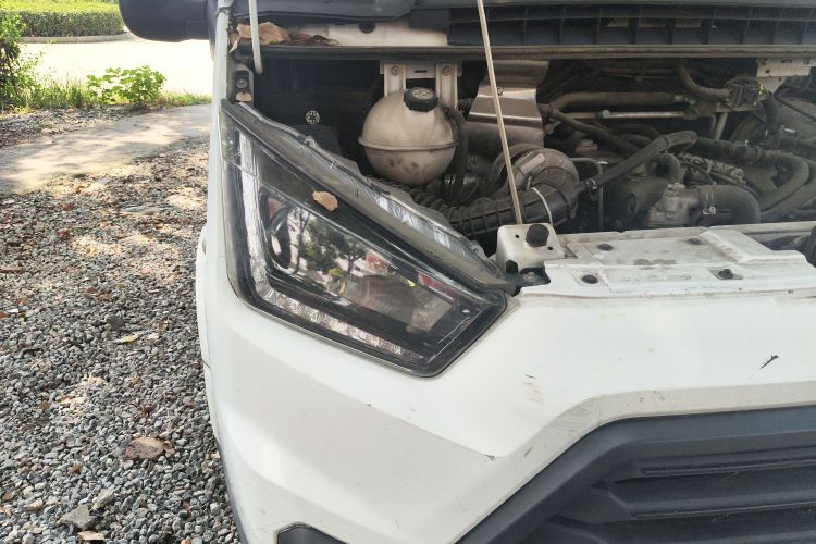 江铃 特顺 2019款 2.8T商运型长轴中顶7座后单胎国VI JX493车身外观6006