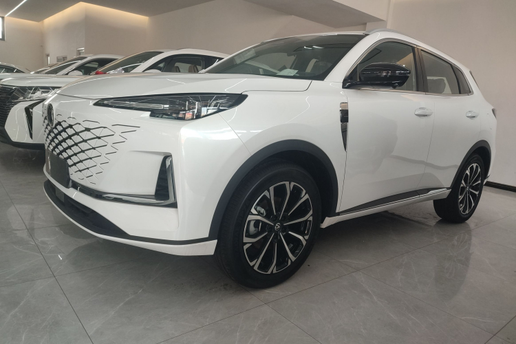 长安CS55PLUS PHEV 2025款 智慧新蓝鲸 125km 战舰版车身外观4