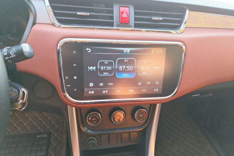 北汽幻速S3 2016款 S3L 1.5L 手动尊享型中控内饰16