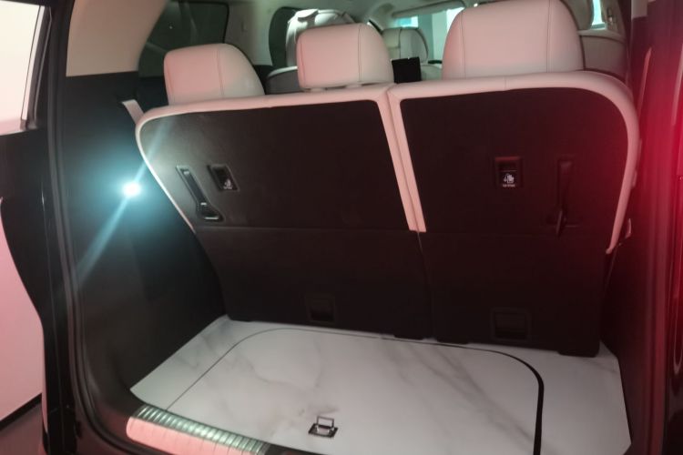 腾势D9 2024款 DM-i 980 四驱旗舰型机舱底盘23