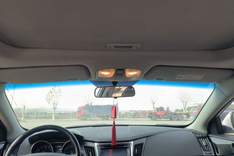 现代 索纳塔 2015款 经典 2.0L 自动豪华版中控内饰22