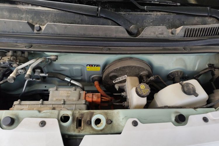 五菱汽车 宏光MINIEV 2024款 第三代 215km 青春版机舱底盘24