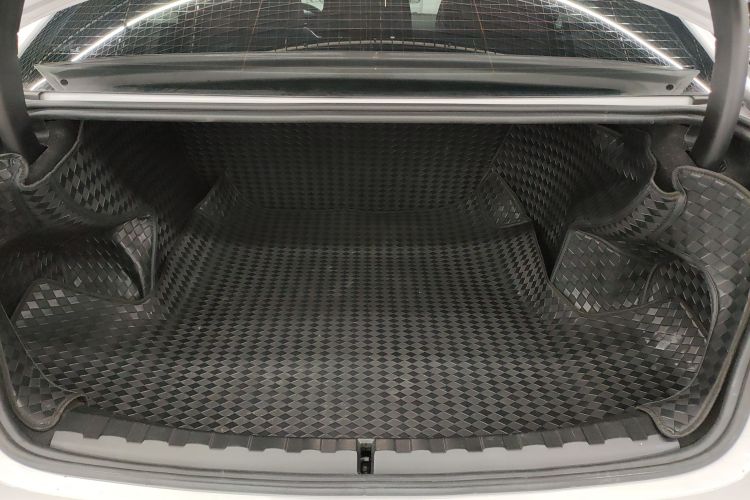 宝马3系 2024款 325Li M运动曜夜套装机舱底盘23