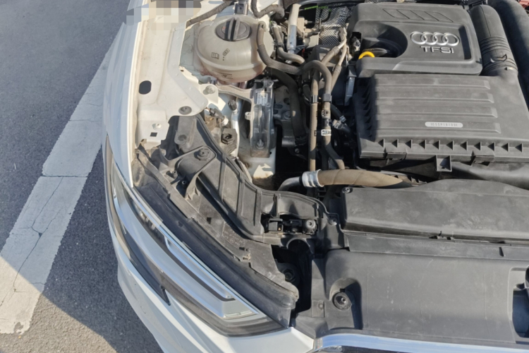 奥迪A3 2019款 Sportback 35 TFSI 风尚型 国VI机舱底盘25