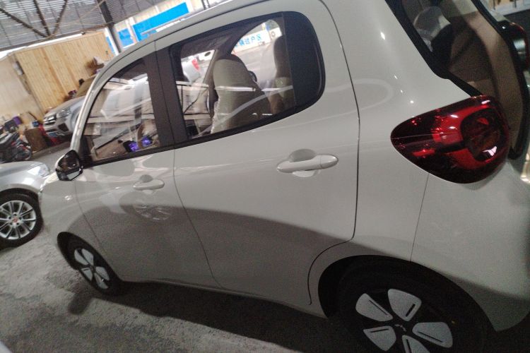 五菱汽车 宏光MINIEV 2025款 四门版 臻享款车身外观4