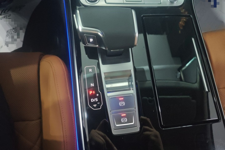 奥迪A8 2024款 A8L 50 TFSI quattro 臻选型局部细节18