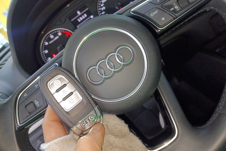 奥迪A3 2018款 30周年年型 Limousine 35 TFSI 进取型中控内饰11