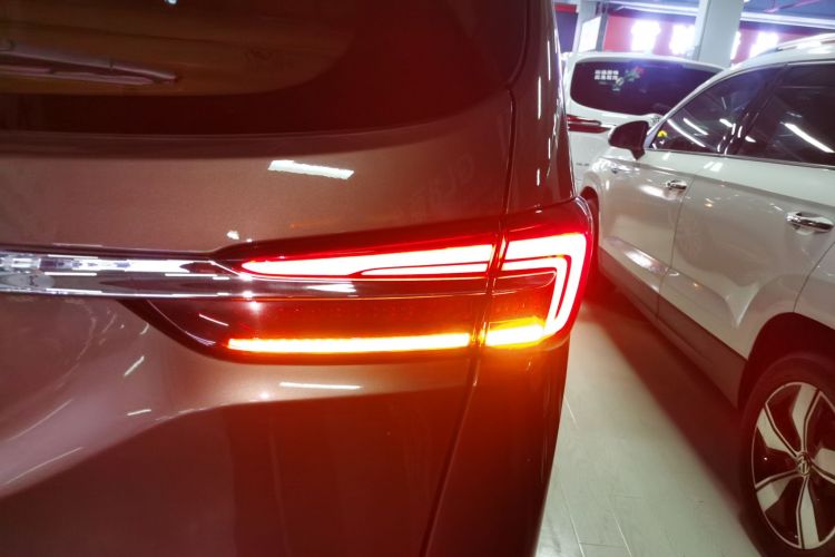 别克GL8 2022款 陆上公务舱 652T 豪华型车身外观6006