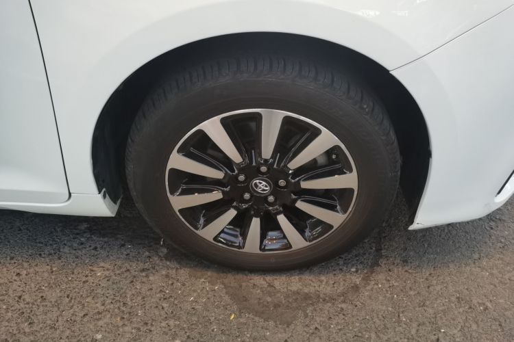 丰田 SIENNA 2015款 3.5L 四驱L车身外观10