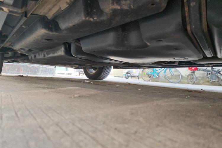 丰田 汉兰达 2023款 2.5L智能电混双擎四驱精英版 7座局部细节9003