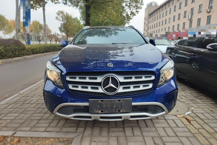 奔驰GLA 2018款 GLA 200 动感型车身外观2