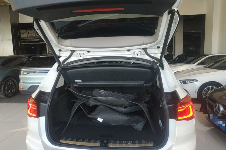 宝马X1 2016款 sDrive18Li 尊享型机舱底盘23