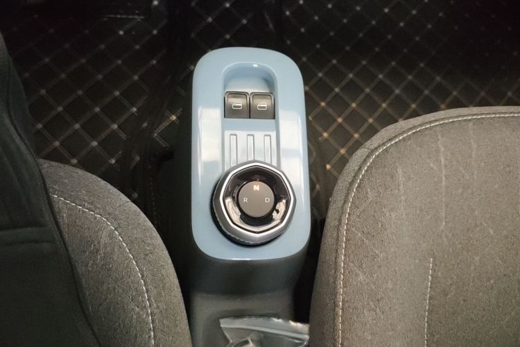 吉利银河 2023款 熊猫mini 200km 耐力熊中控内饰18