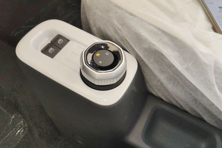 吉利银河 2025款 210km 熊猫卡丁中控内饰18