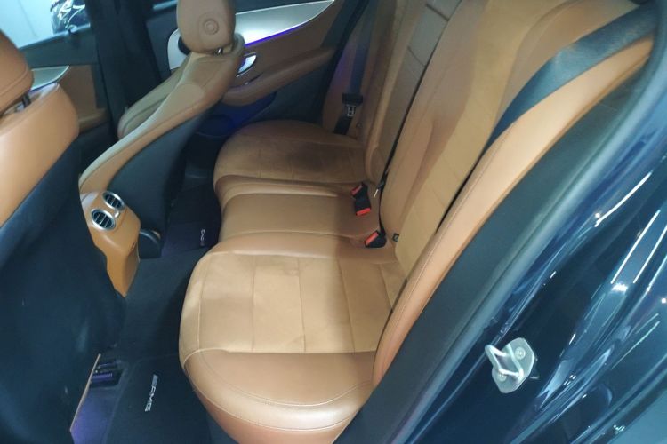 奔驰E级 2017款 E 200 运动型中控内饰21