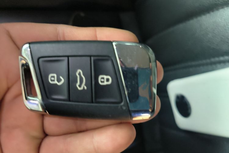 大众 帕萨特 2023款 330TSI 精英版中控内饰7001