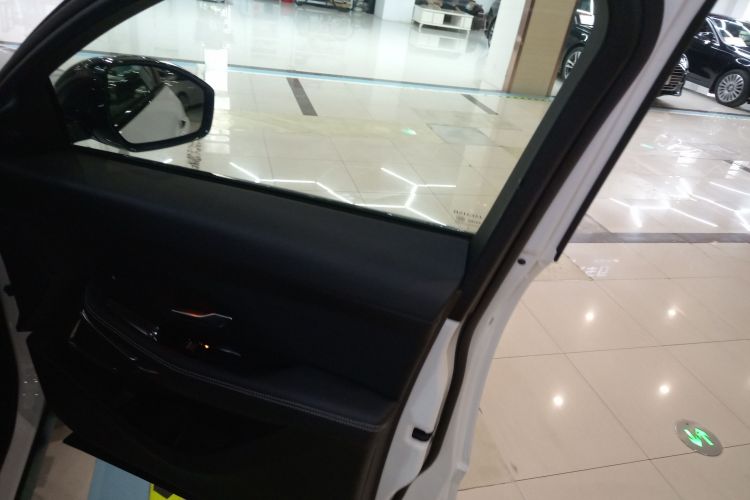 捷豹E-PACE 2024款 耀黑运动版 R-DYNAMIC SE BLACK中控内饰42