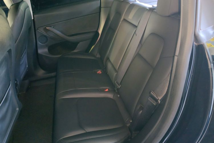 特斯拉 Model Y 2021款 长续航全轮驱动版中控内饰7004